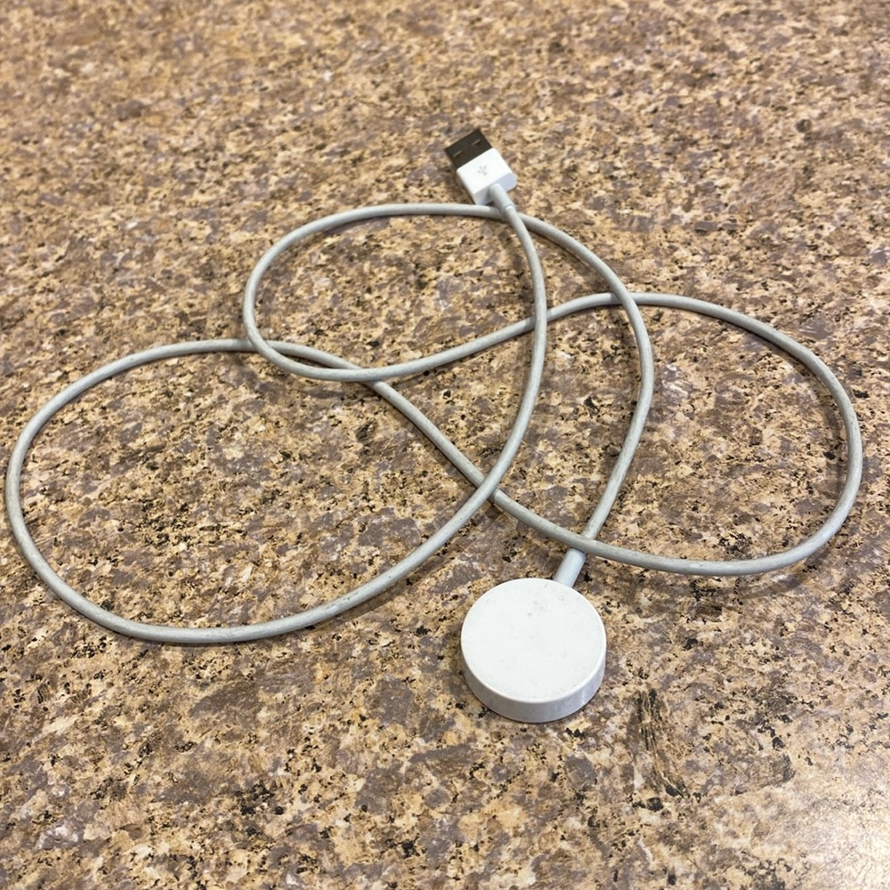 Apple Watch Series 4 GPS 40mm Model A1977 Pink S/M Band APPLE NO LONGER SUPPORTS - Picture 16 of 17